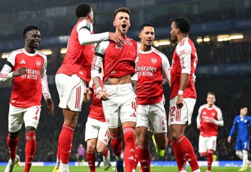 Bek Arsenal Ben White 