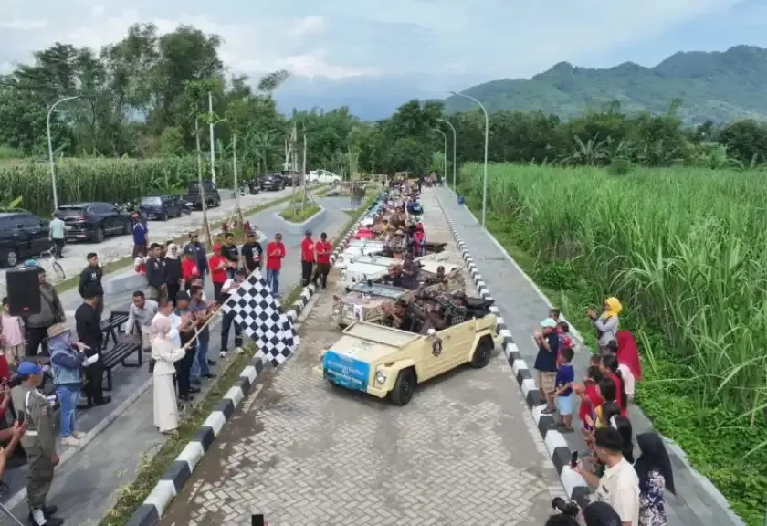 Tour mobil kuno di Kediri, Jawa Timur.