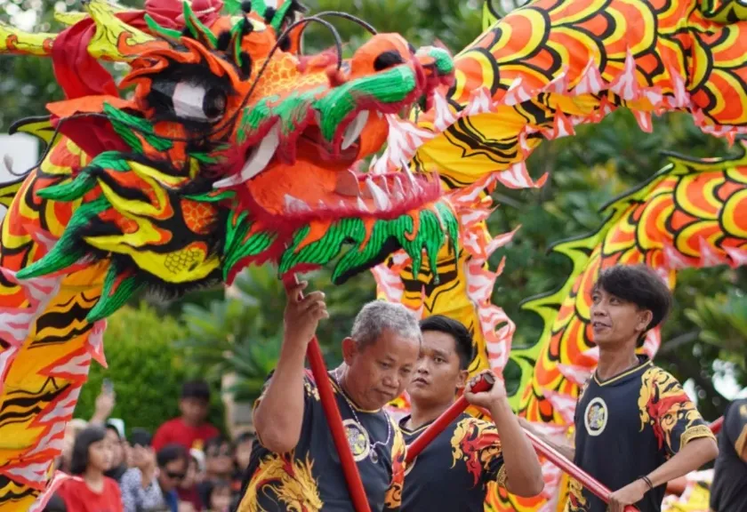 Parade barongsai di kawasan Ancol