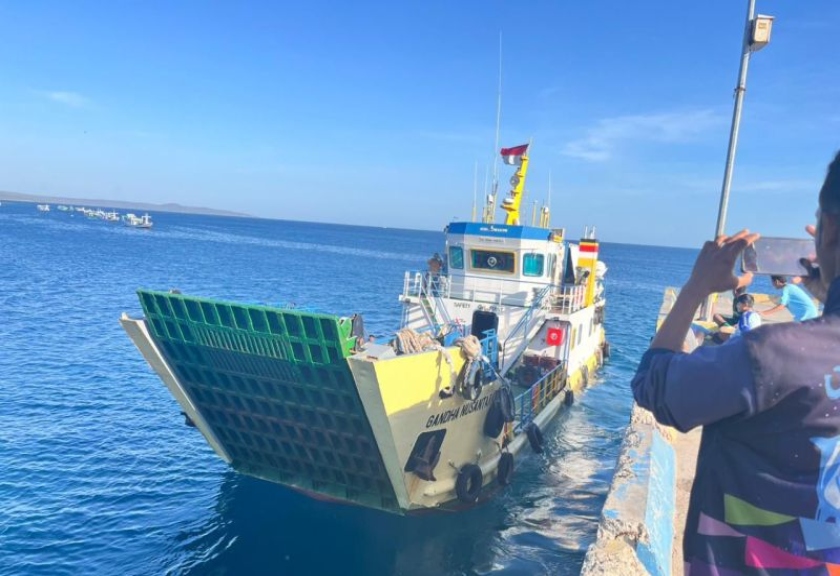 Kapal rede di pelabuhan NBS Kupang