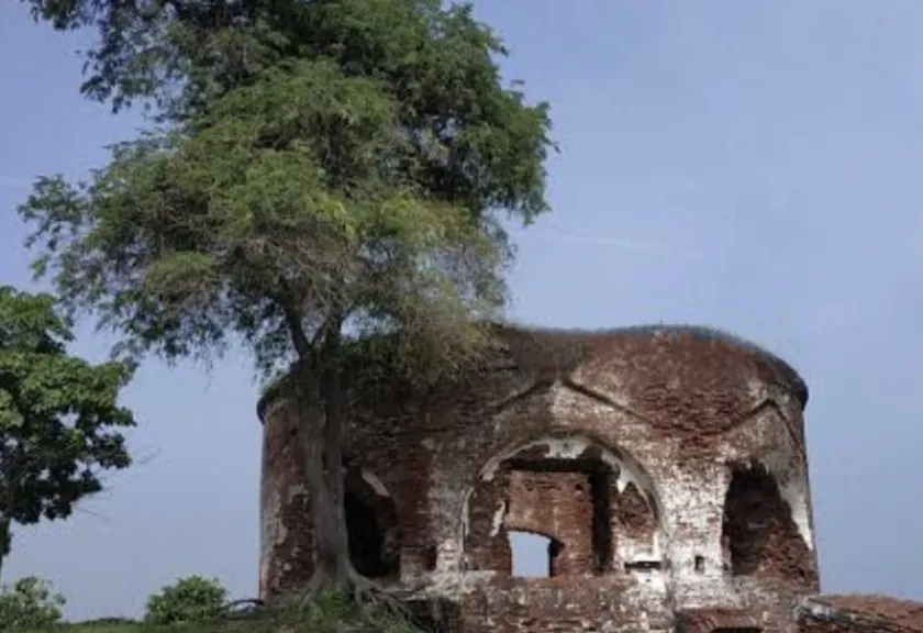  Reruntuhan Menara Martello Pulau Kelor