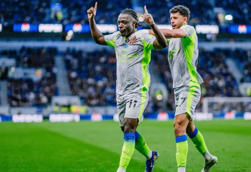 Selebrasi Jeremy Doku setelah mencetak gol untuk Manchester City