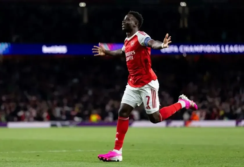 Selebrasi Bukayo Saka setelah mencetak gol di Liga Champions