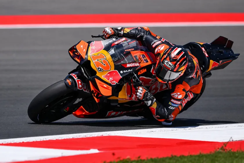 Aksi Maverick Vinales (Red Bull KTM Tech3) 