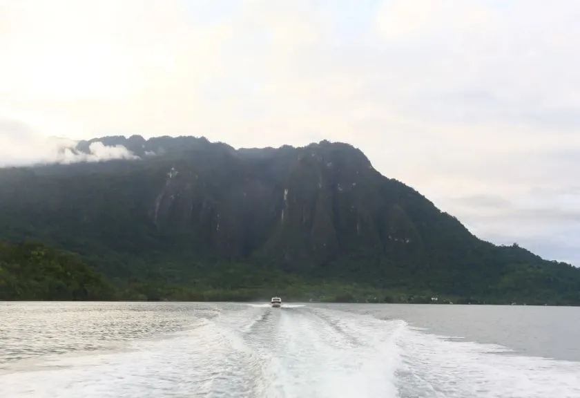 Pemandangan Teluk Triton