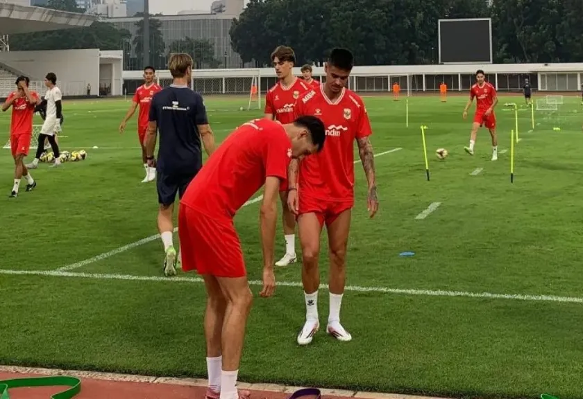 Mees Hilgers mengikuti latihan timnas Indonesia 