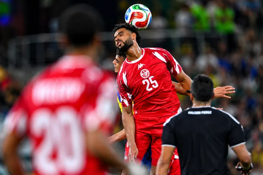 Anis Ben Slimane menyundul bola saat laga Tunisia vs Swedia di Grup F Piala Dunia 2026