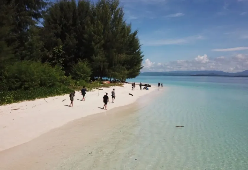 Pemandangan Pantai Daloha 