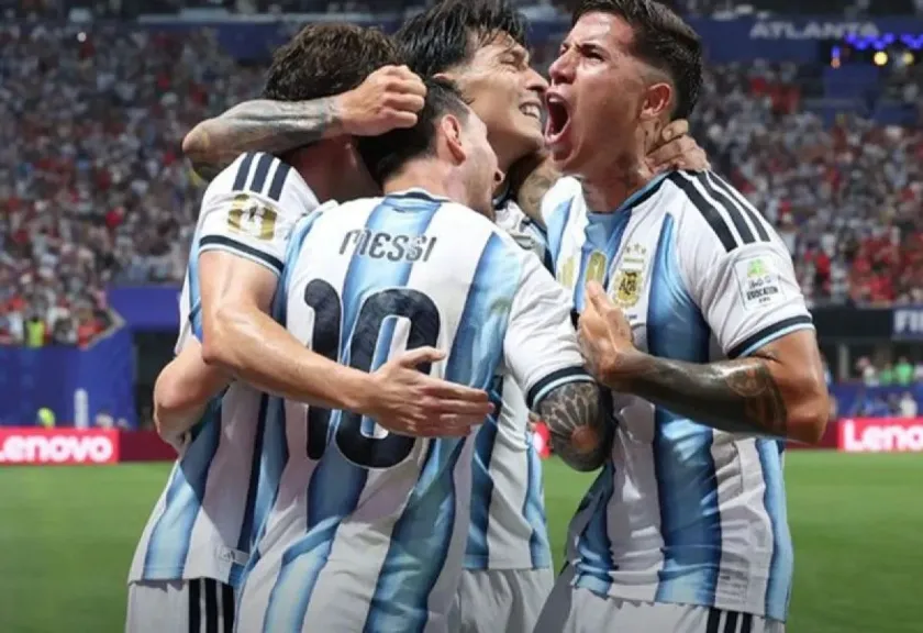 Selebrasi pemain Timnas Argentina usai mencetak gol ke gawang Mesir