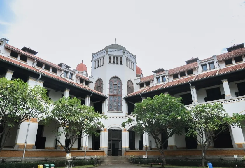 Wisata edukatif Lawang Sewu, Semarang, Jateng.