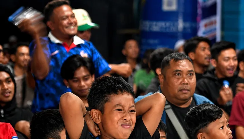 Ekspresi warga saat menyaksikan final Piala Dunia 2026 melalui nonton bareng di Sebatik, Kalimantan Utara