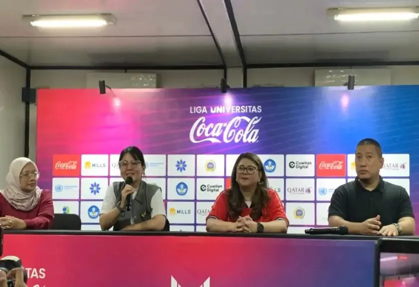 Wakil Ketua Umum PSSI Ratu Tisha saat menghadiri jumpa pers penutupan Liga Universitas Coca-Cola 2026.