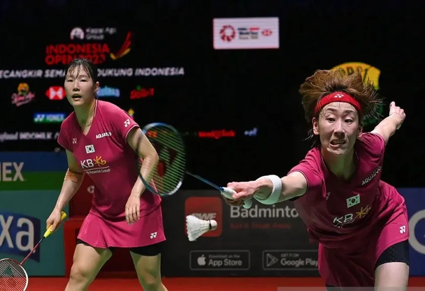 Arsip foto - Pebulu tangkis ganda putri Korea Selatan Lee So Hee dan Baek Ha Na