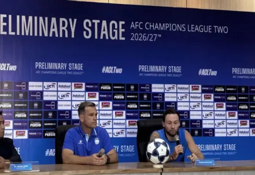Kapten Persib Bandung Marc Klok saat memberikan keterangan jelang pertandingan melawan Manilla Digger.