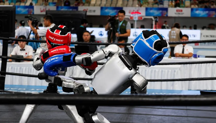 Robot humanoid bertanding dalam World Humanoid Robot Games (WHRG) 2026 di Beijing, China, 26/8/2026