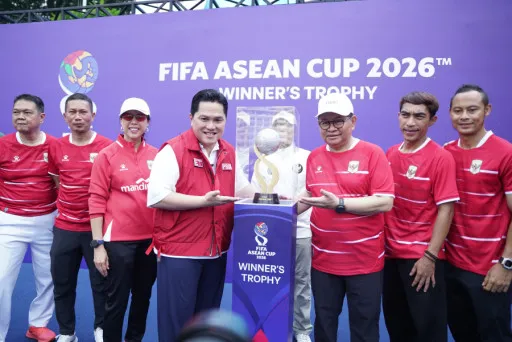  Erick Thohir dan Pramono Anung Pamerkan Trofi FIFA ASEAN Cup 2026 di di Bundaran HI, Jakarta