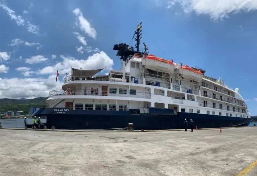 Kapal pesiar ekspedisi Island Sky