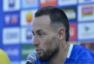 Marc Klok Tegaskan Persib Bandung Wajib Menang saat Jamu Persik Kediri