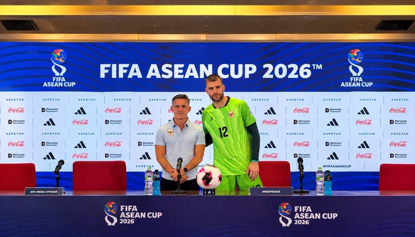 John Herdman dan Maarten Paes memberikan keterangan pers usai laga Indonesia vs Malaysia di SUGBK, Jakarta