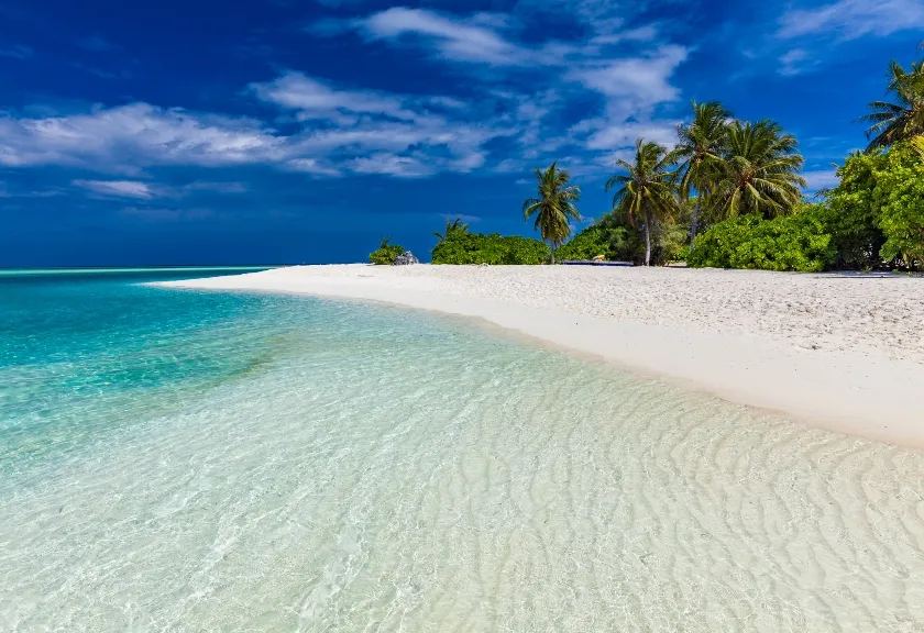 Pantai berpasir putih di Maladewa