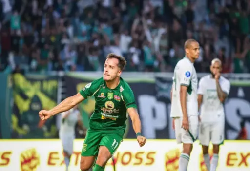Pesepak bola Persebaya Surabaya Miguel Pereira
