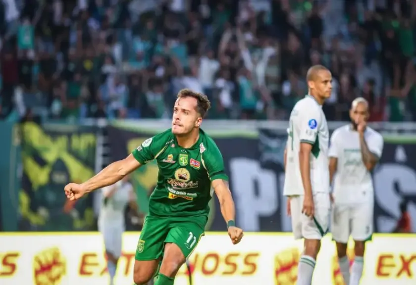 Pesepak bola Persebaya Surabaya Miguel Pereira