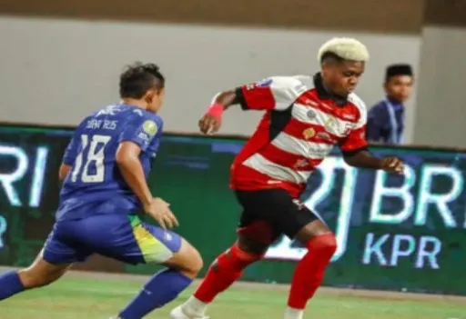 Laga Madura United vs Persib Bandung 