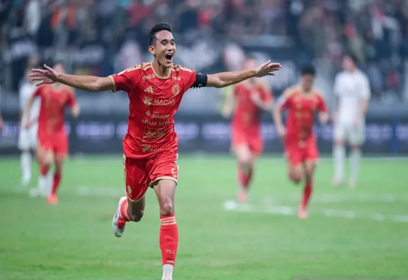 Selebrasi pemain Persija Jakarta Rizky Ridho setelah mencetak gol ke gawang Persik Kediri.