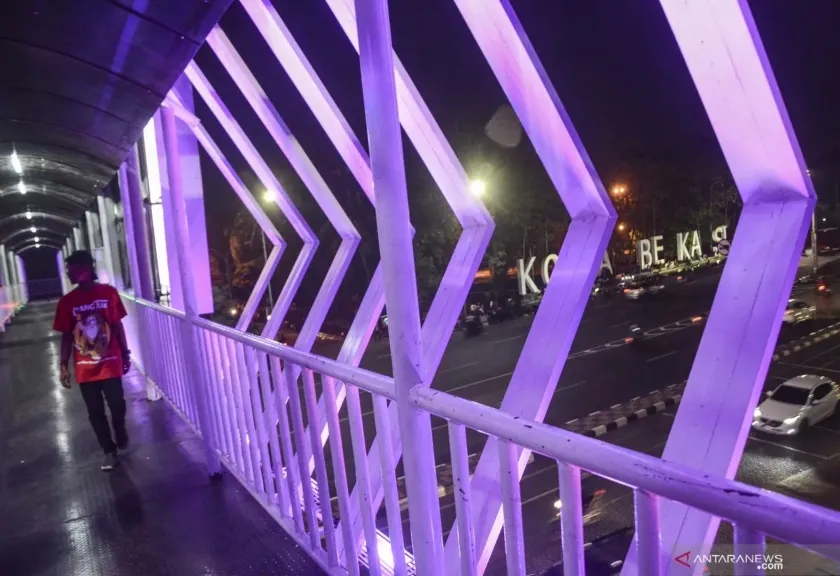 Jembatan Penyeberangan Orang (JPO) kekinian di Jalan Ahmad Yani, Bekasi, Jawa Barat