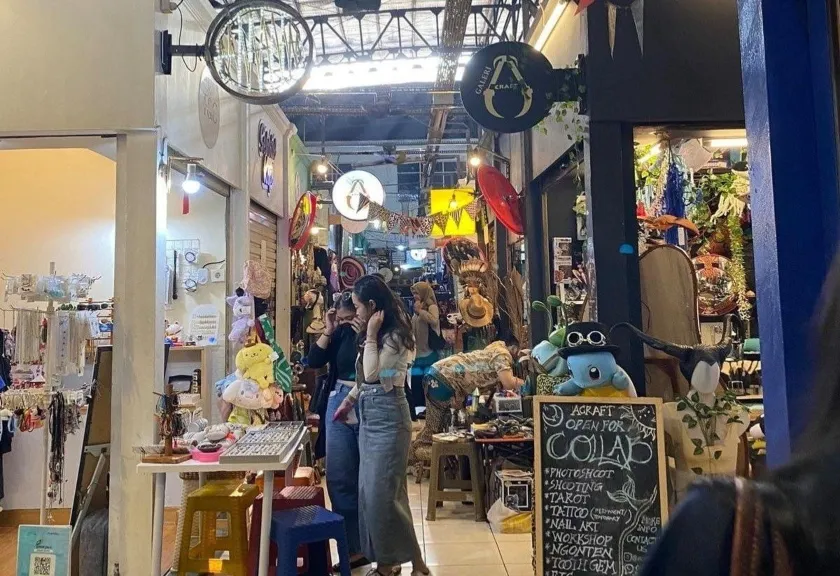 Pasar Santa, Jakarta Pasar Santa menawarkan suasana yang dekat dengan gaya hidup anak muda