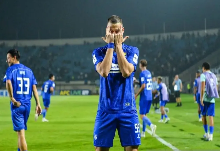 Selebrasi pemain Persib Bandung Balsa Sekulic usai mencetak gol ke gawang Melbourne Victory FC