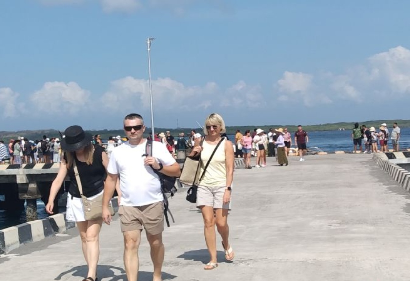Wisatawan Mancanegara di Nusa Penida