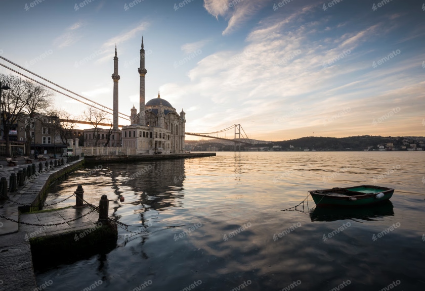 Masjid Ortakoy masjid bersejarah peninggalan Kesultanan Utsmaniyah 