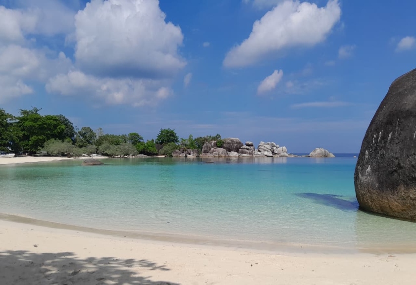 Pantai Laskar Pelangi
