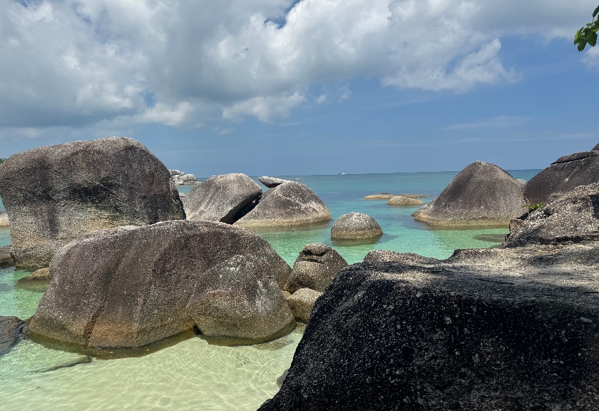 Pantai Laskar Pelangi